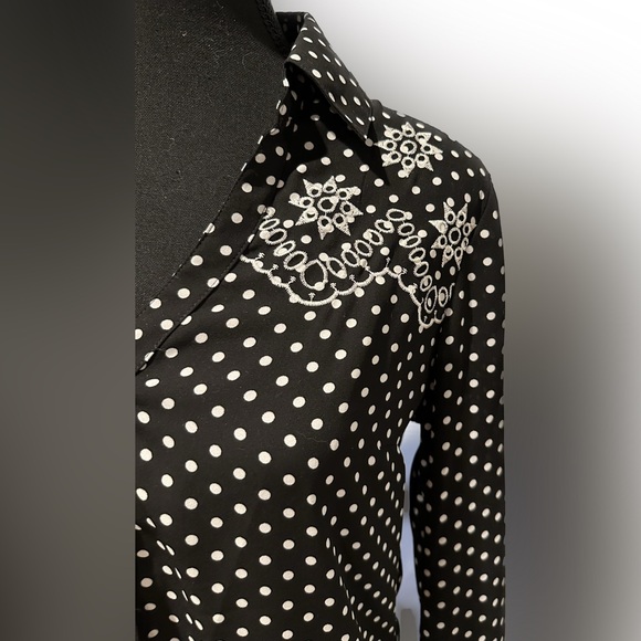 EXPRESS  | PORTOFINO EMBROIDERED BUTTON DOWN SHIRT - Picture 2 of 5